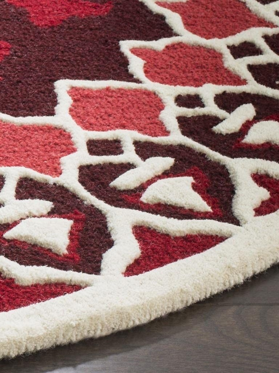 

Safiya Carpet Red Ethnic Motifs Hand-Tufted Woollen Carpets