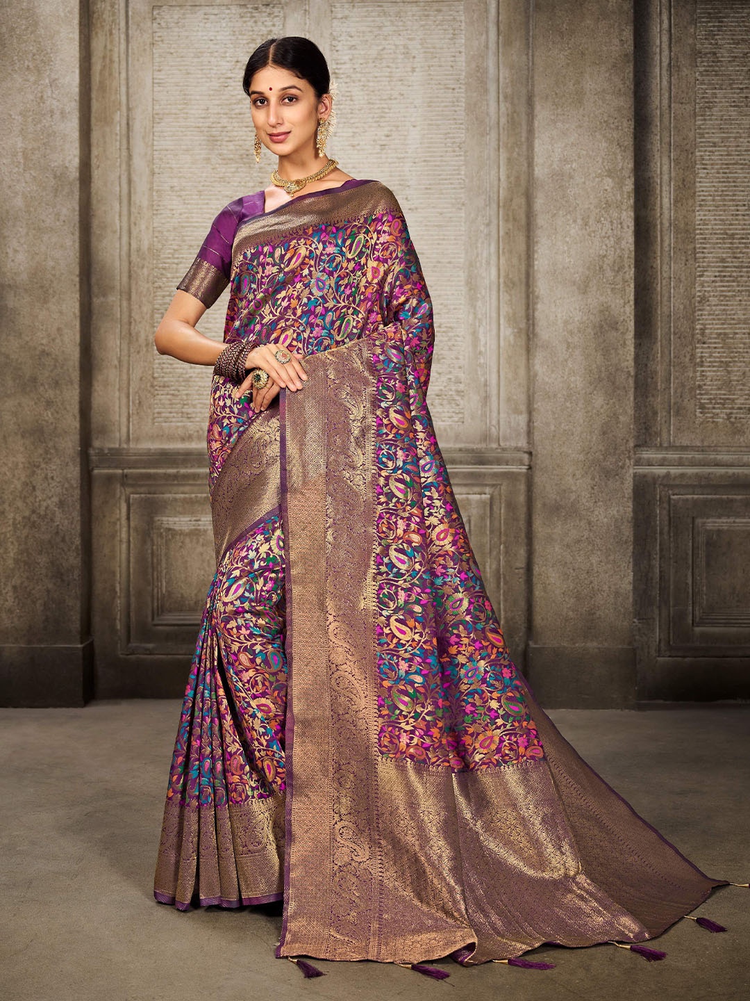 

HEER FASHION Floral Zari Art Silk Banarasi Saree, Magenta