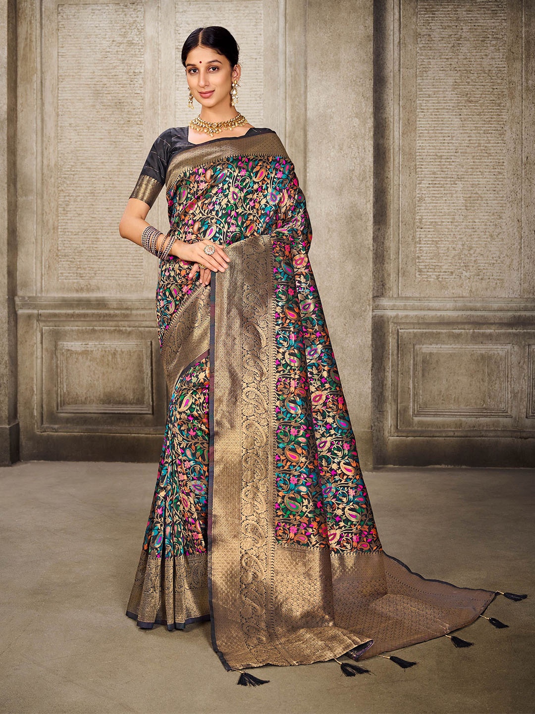 

HEER FASHION Woven Design Zari Art Silk Banarasi Saree, Black