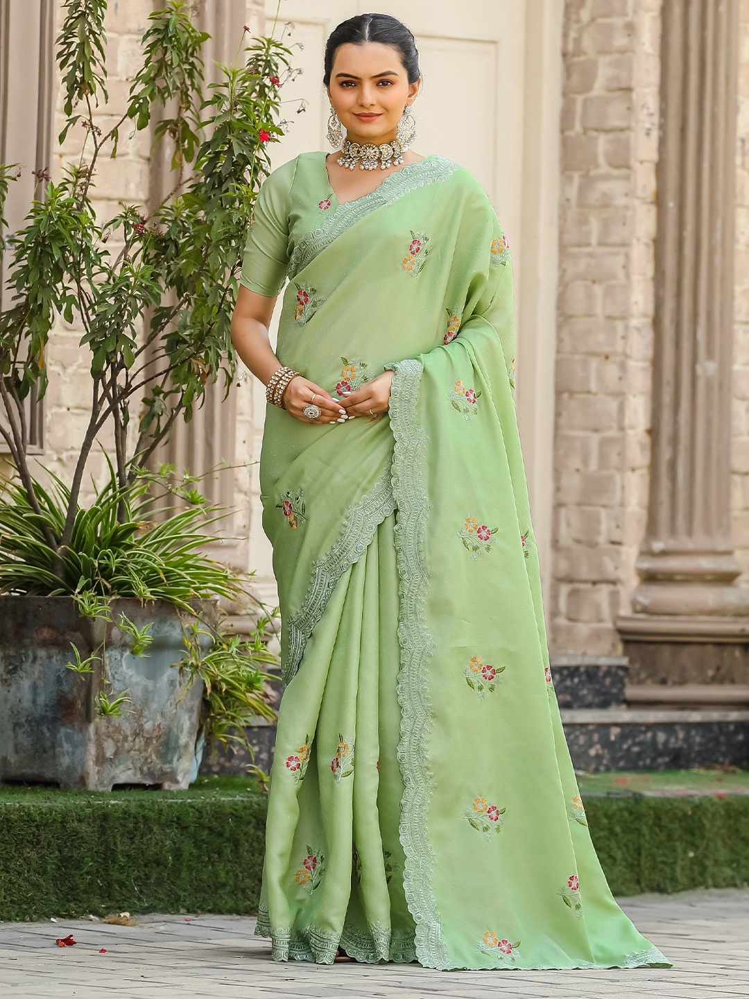 

Munir Floral Embroidered Saree, Green