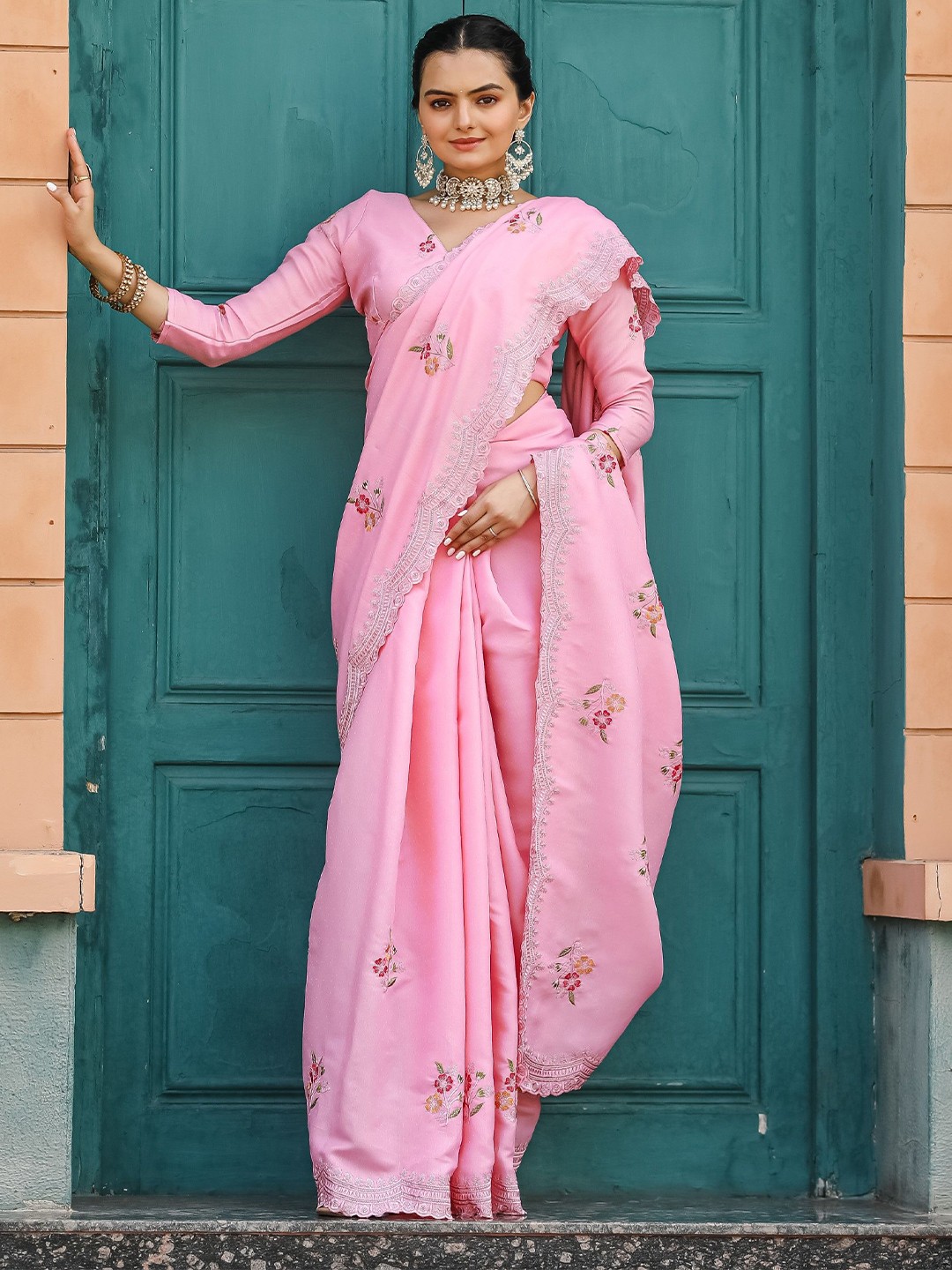 

Munir Floral Saree, Pink