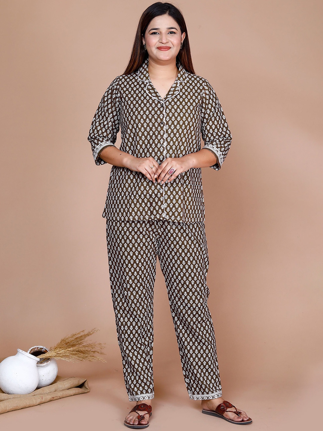 

JAIPZZ APPARELS Printed Pure Cotton Shirt & Trouser Co-Ords Set, Brown
