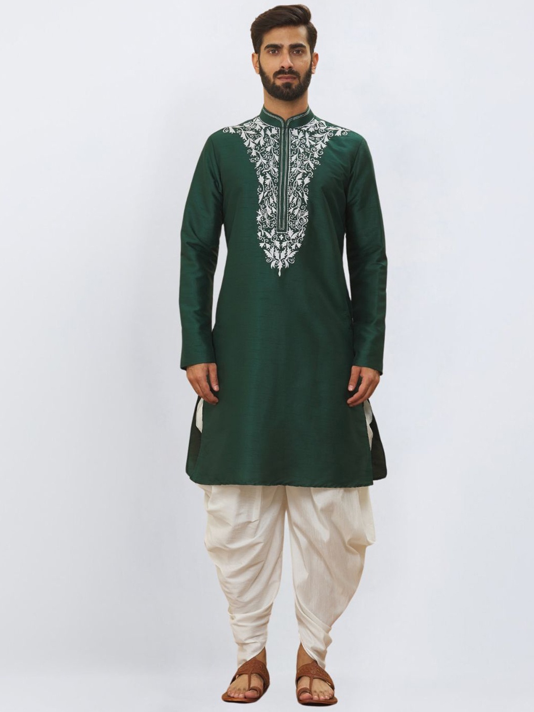 

SULAKSHACOUTUREZ Men Floral Embroidered Regular Thread Work Kurta with Dhoti Pants, Green