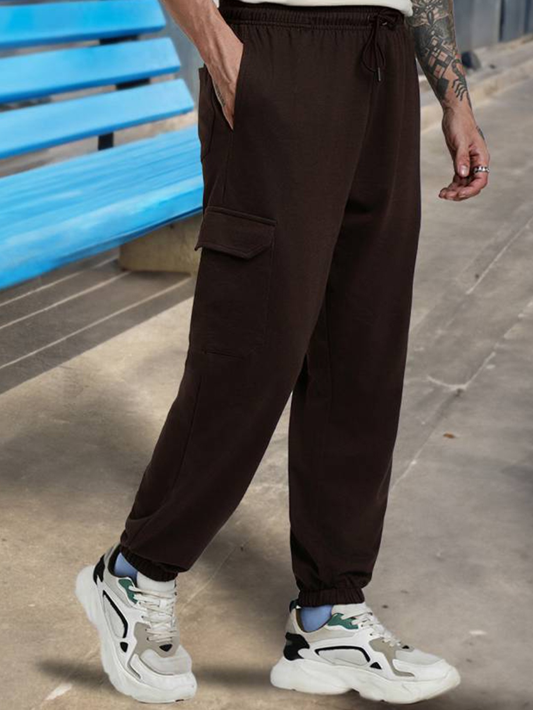 

VEIRDO Men Pure Cotton Mid Rise Joggers, Brown