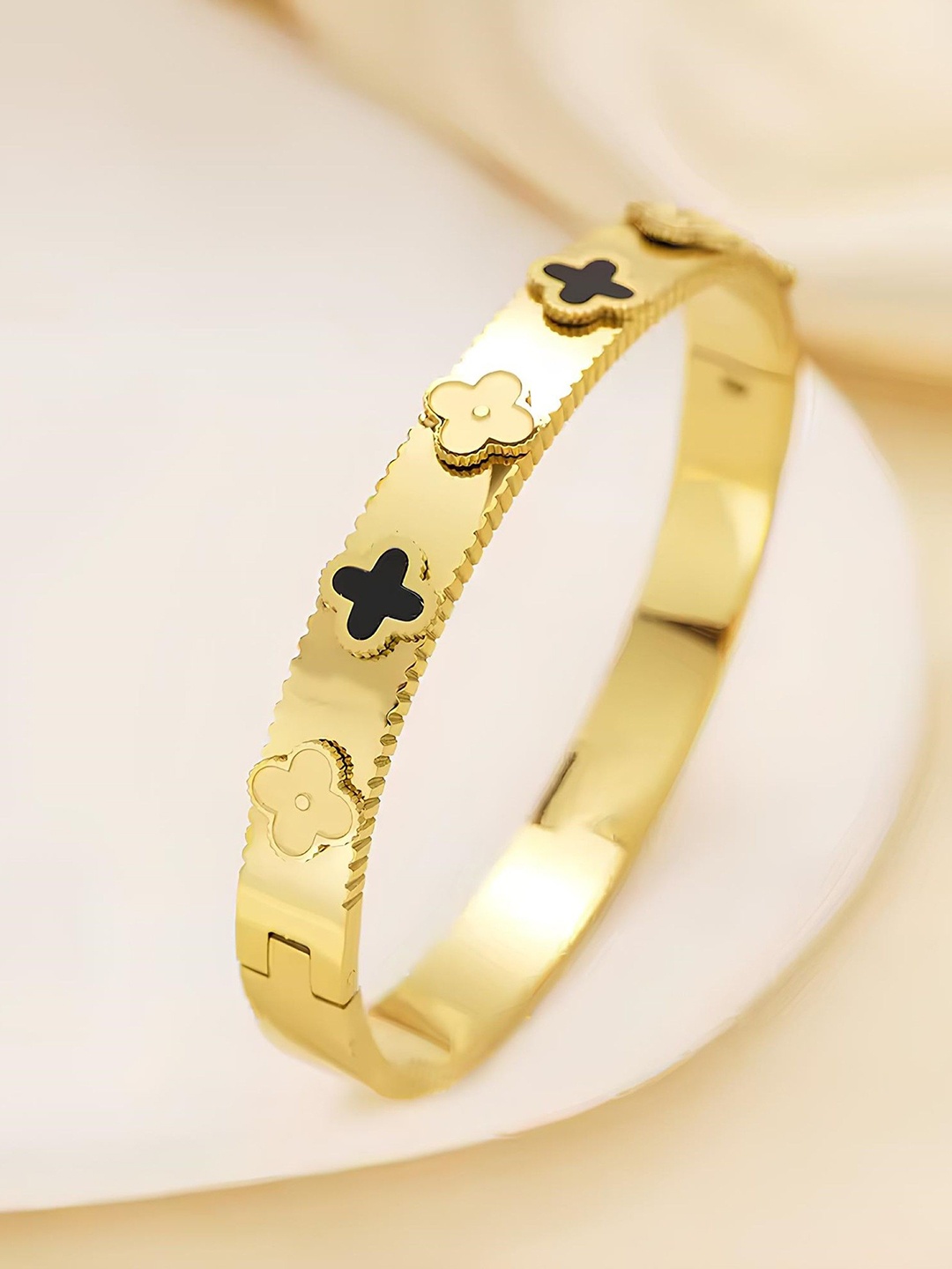 

KARISHMA KREATIONS Unisex Gold-Plated Kada Bracelet
