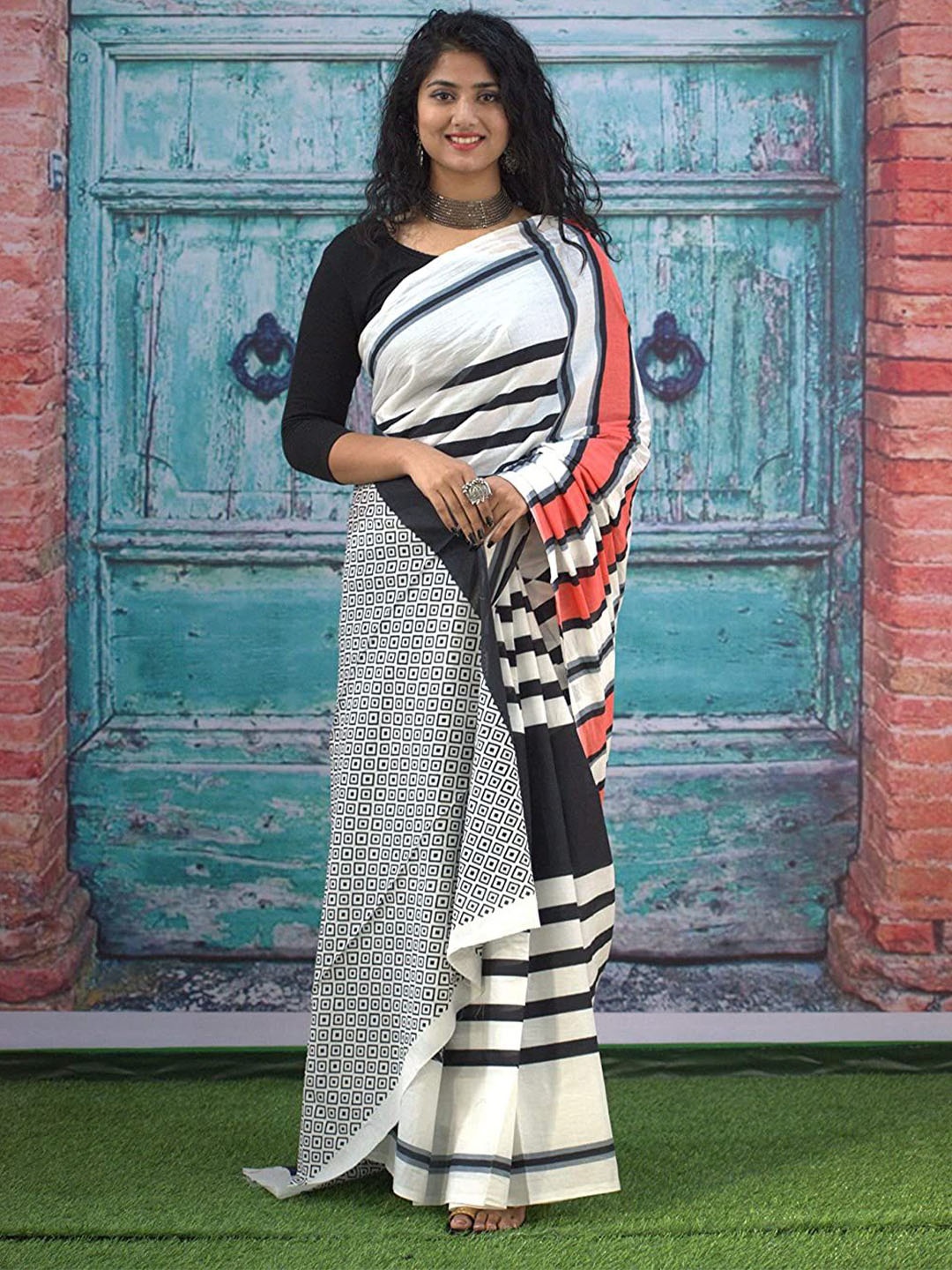 

JAIPURI PRINT Striped Pure Cotton Bagru Saree, White