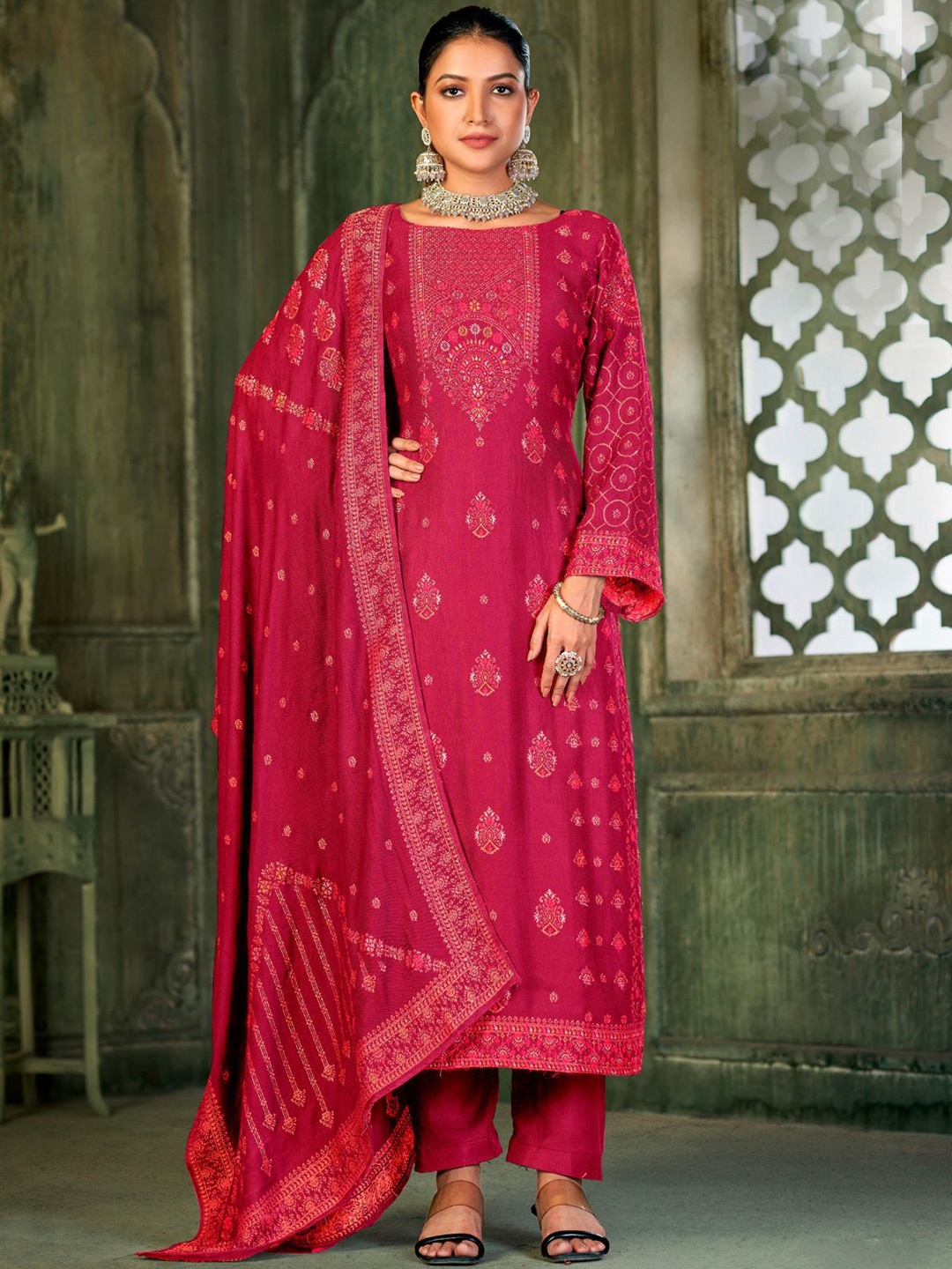 

ODETTE Women Floral Embroidered Regular Kurta with Churidar & With Dupatta, Red