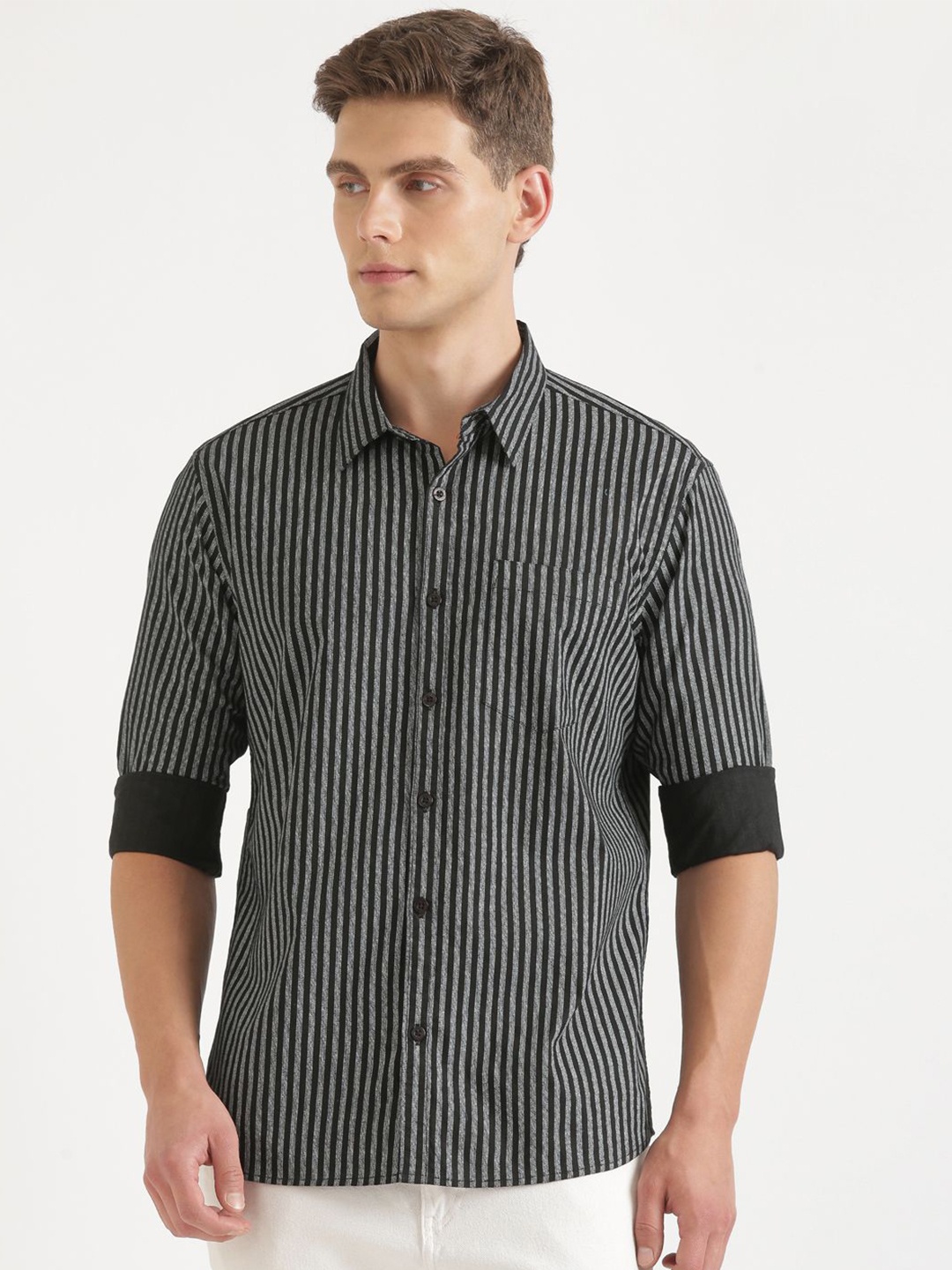

Joven Men Opaque Striped Casual Shirt, Black