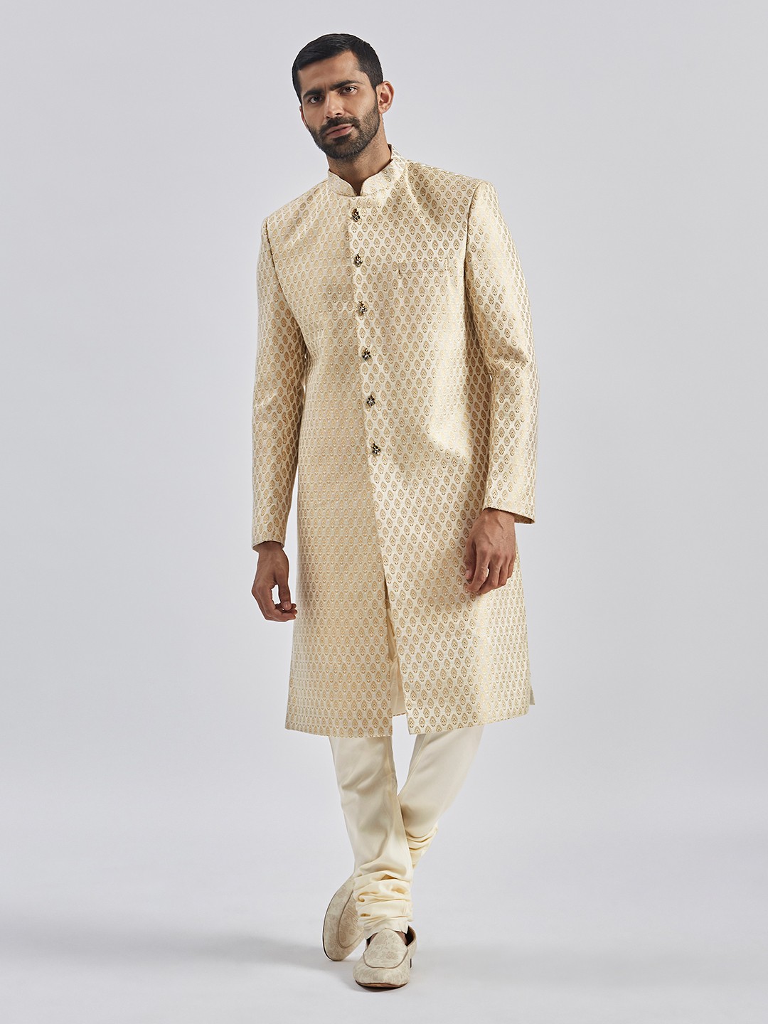 

VASTRAMAY Men Woven-Design Long Sleeve Sherwani Set, Gold