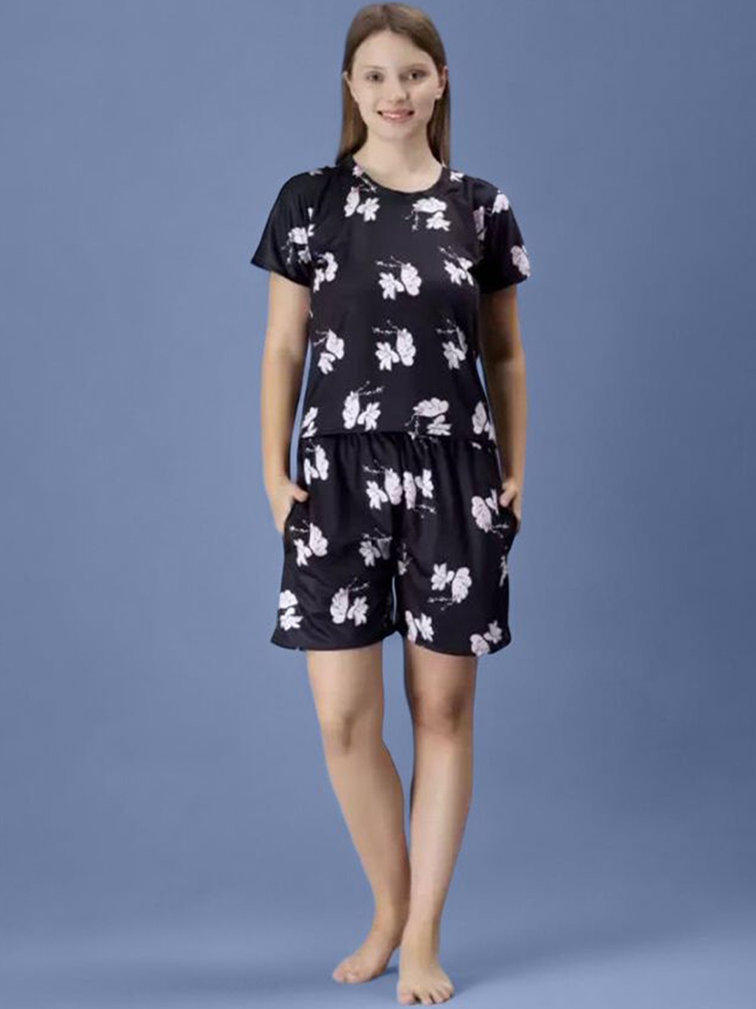 

Xivir Women Printed Night suit, Black