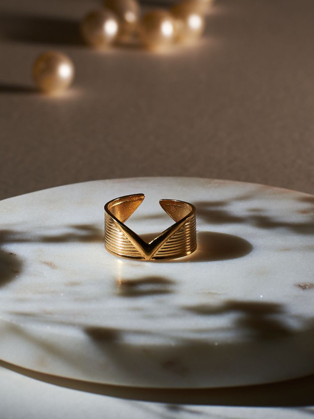 

SALTY Textured Round Finger Ring, Gold