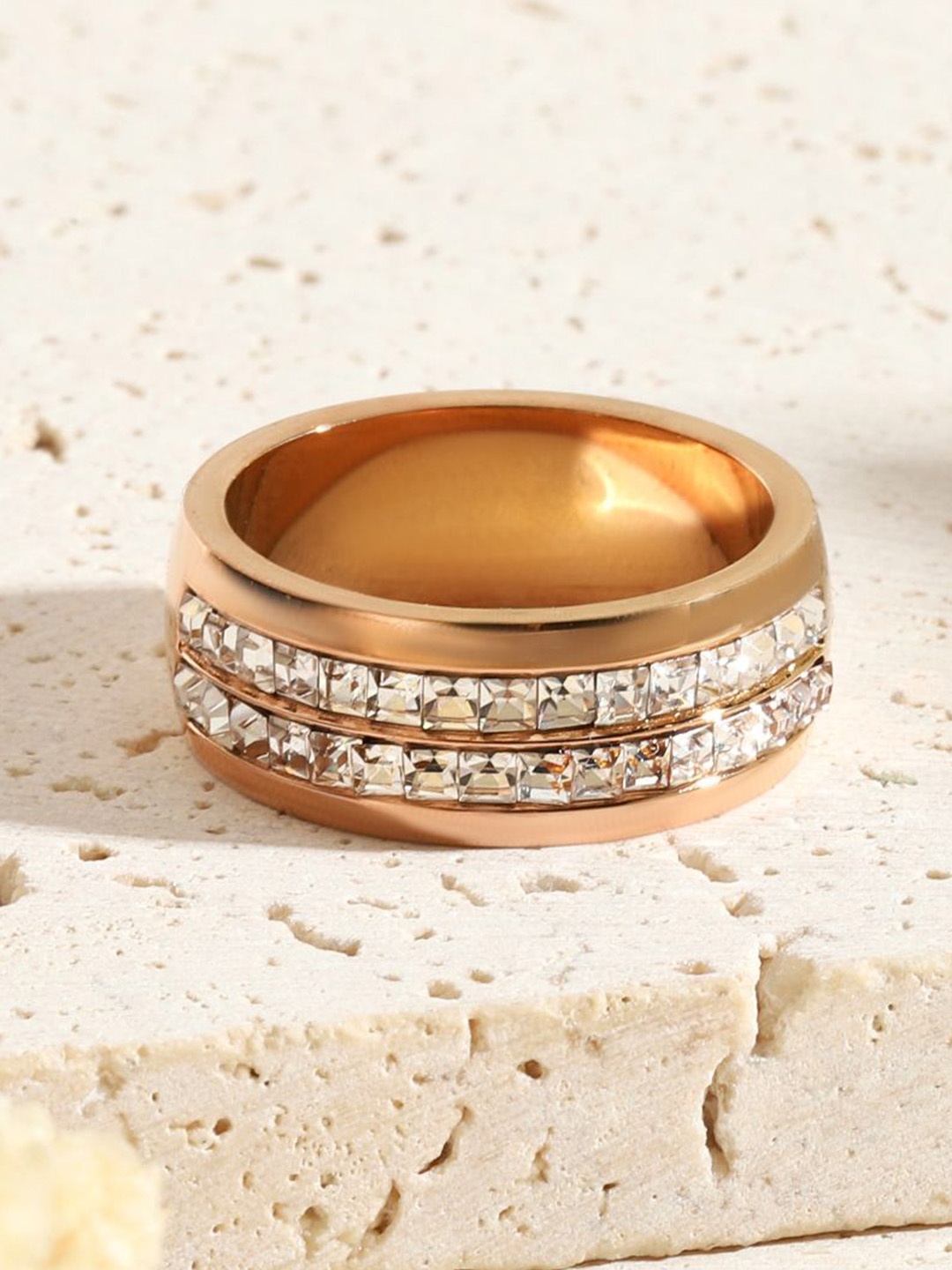 

SALTY Stone-Studded Finger Ring, Rose gold