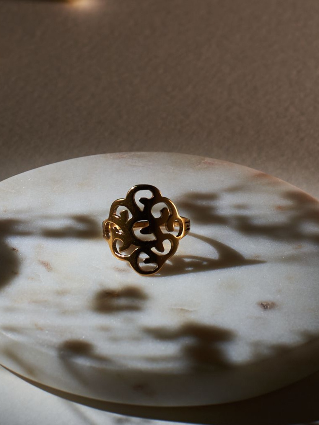 

SALTY Textured Round Finger Ring, Gold