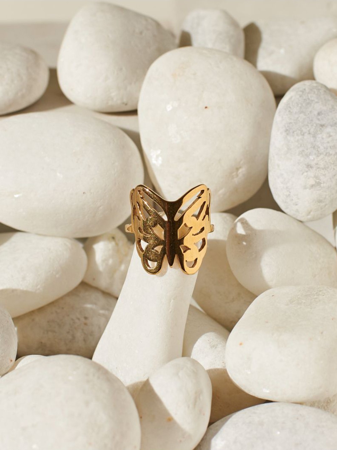 

SALTY Textured Round Finger Ring, Gold