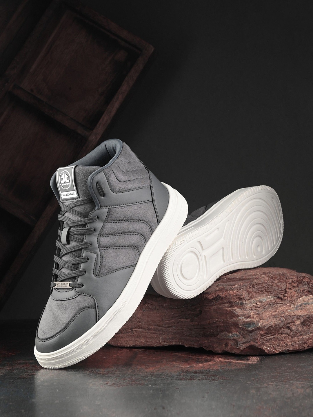 

OFF LIMITS Men Velvet Sneakers, Grey