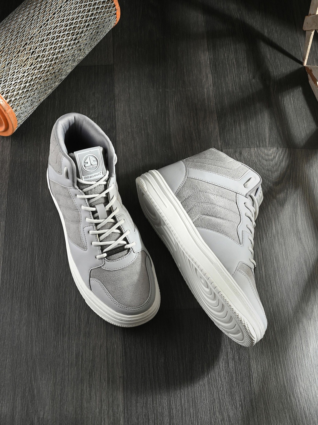 

OFF LIMITS Men Colourblocked Velvet Sneakers, Grey