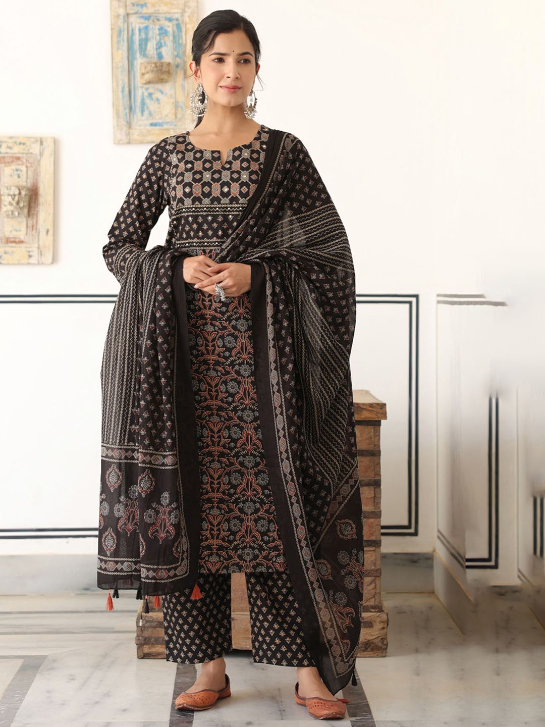 

PIROH Women Printed Regular Pure Cotton Kurta with Trousers & With Dupatta, Black