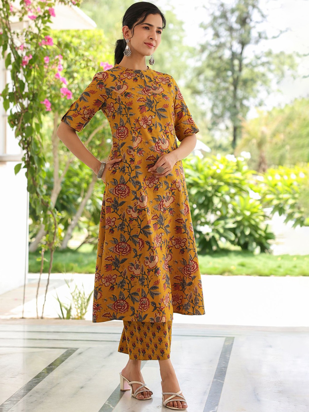 

PIROH Women Floral Printed Regular Pure Cotton Kurta with Trousers, Mustard