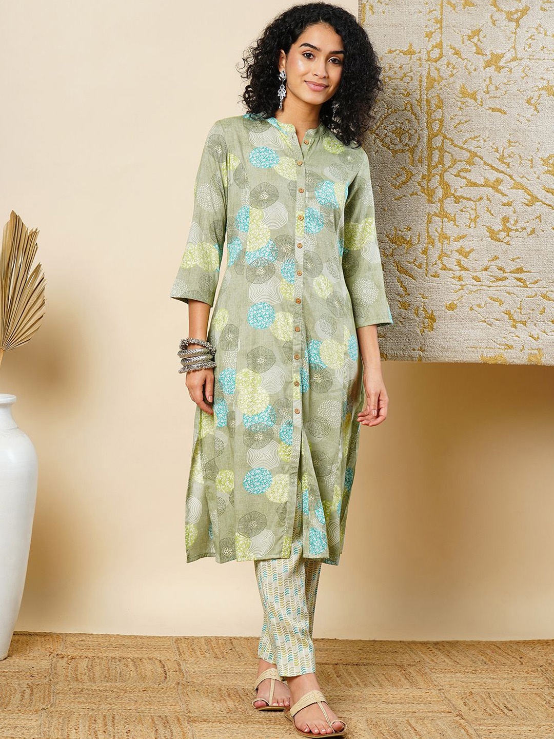 

Globus Women Printed Panelled Kurta with Trousers, Green