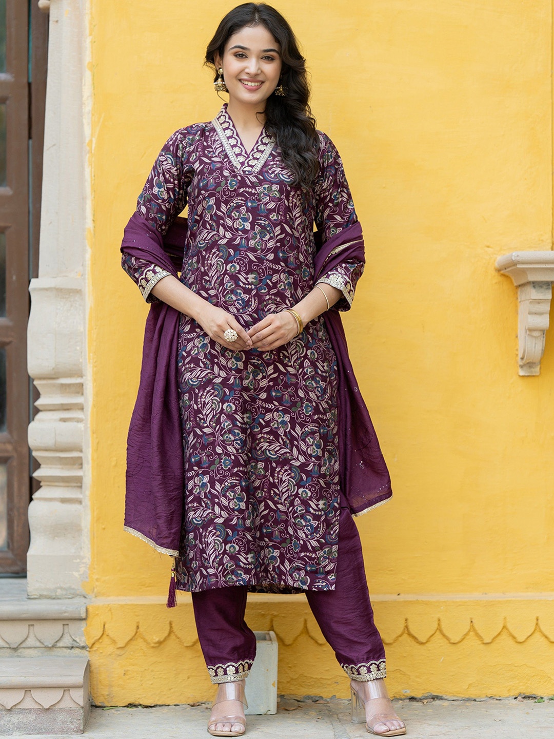 

ASPORA Women Floral Printed Regular Sequinned Chanderi Silk Kurta with Trousers & With Dupatta, Purple