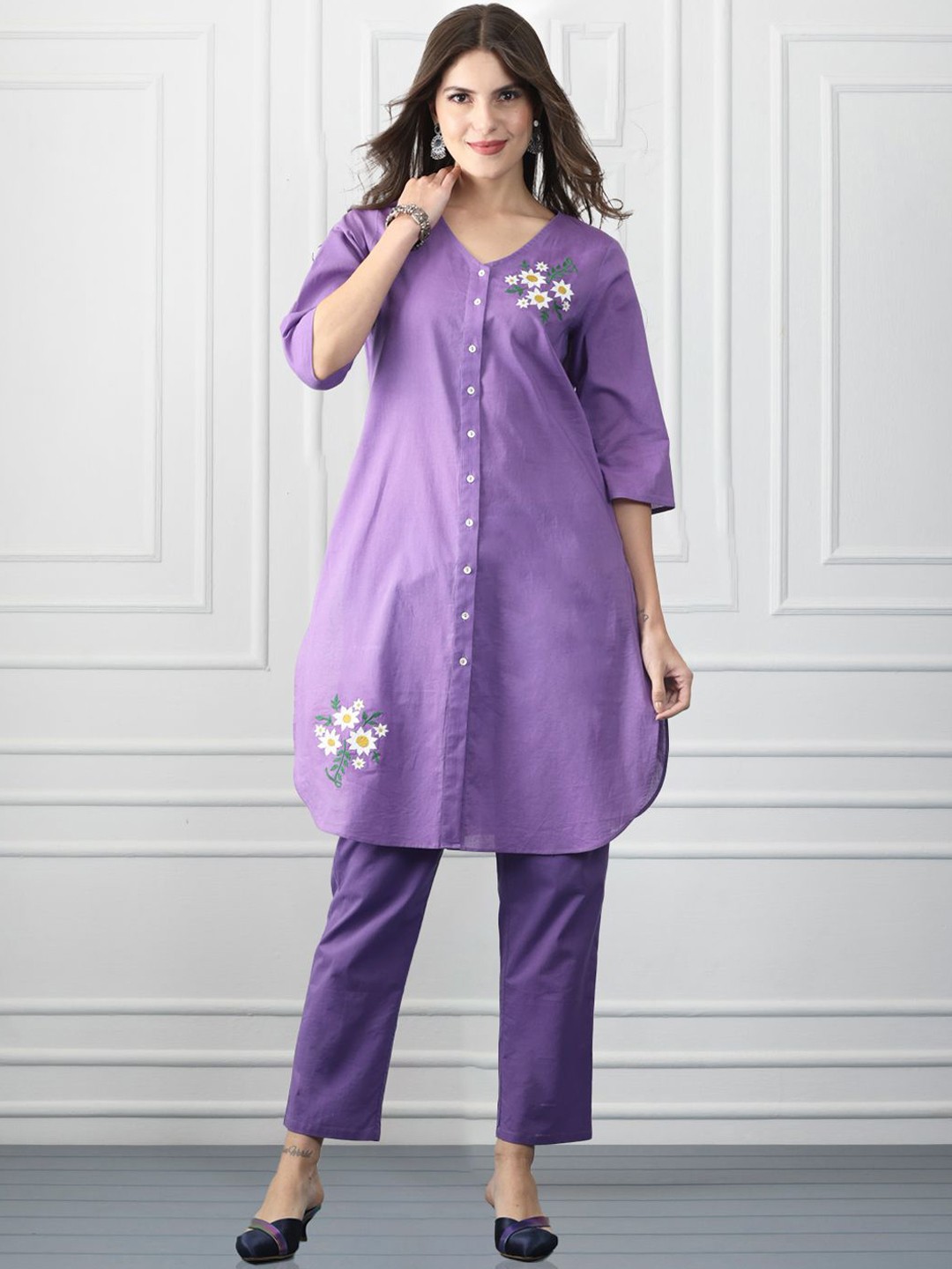 

SHAYE Women Thread Work Floral Kurta, Purple