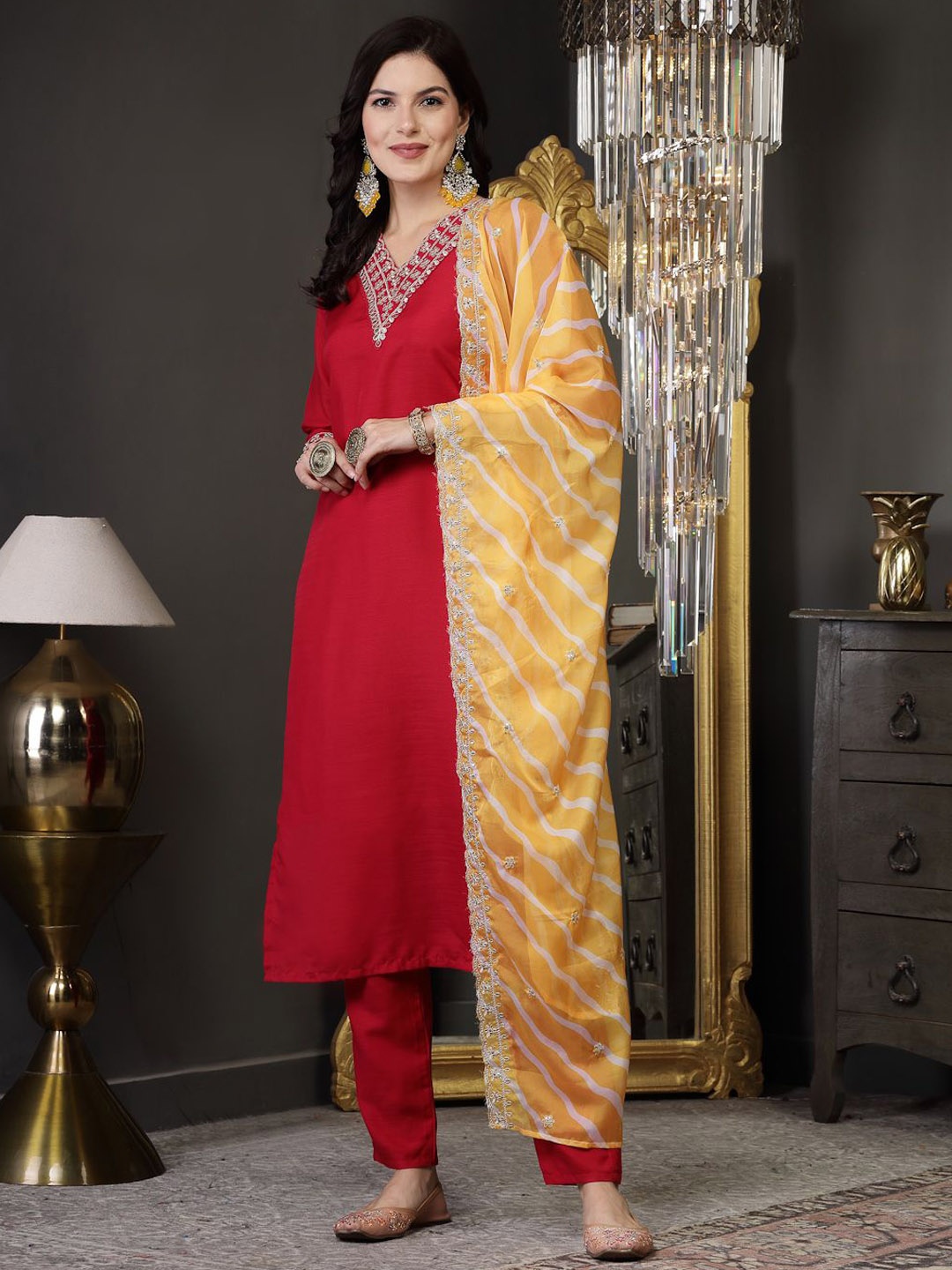 

Stylum Women Floral Embroidered Regular Kurta with Trousers & With Dupatta, Pink