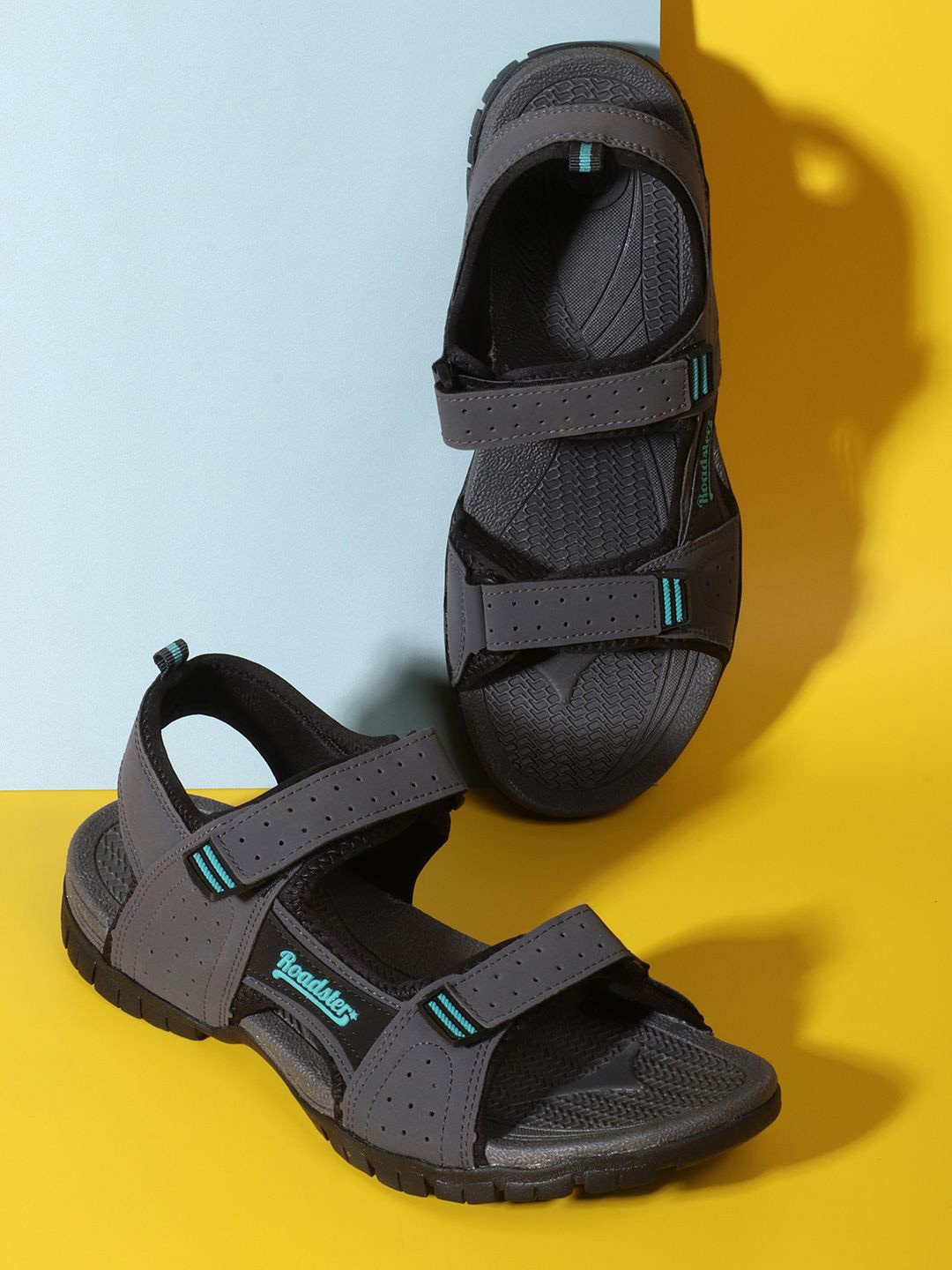 

The Roadster Lifestyle Co Men Sports Sandals, Grey