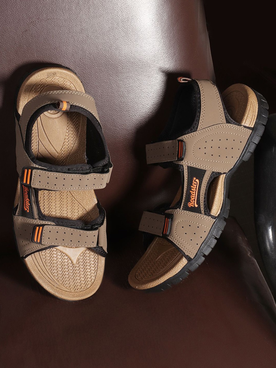 

Roadster Men Brown Sandals