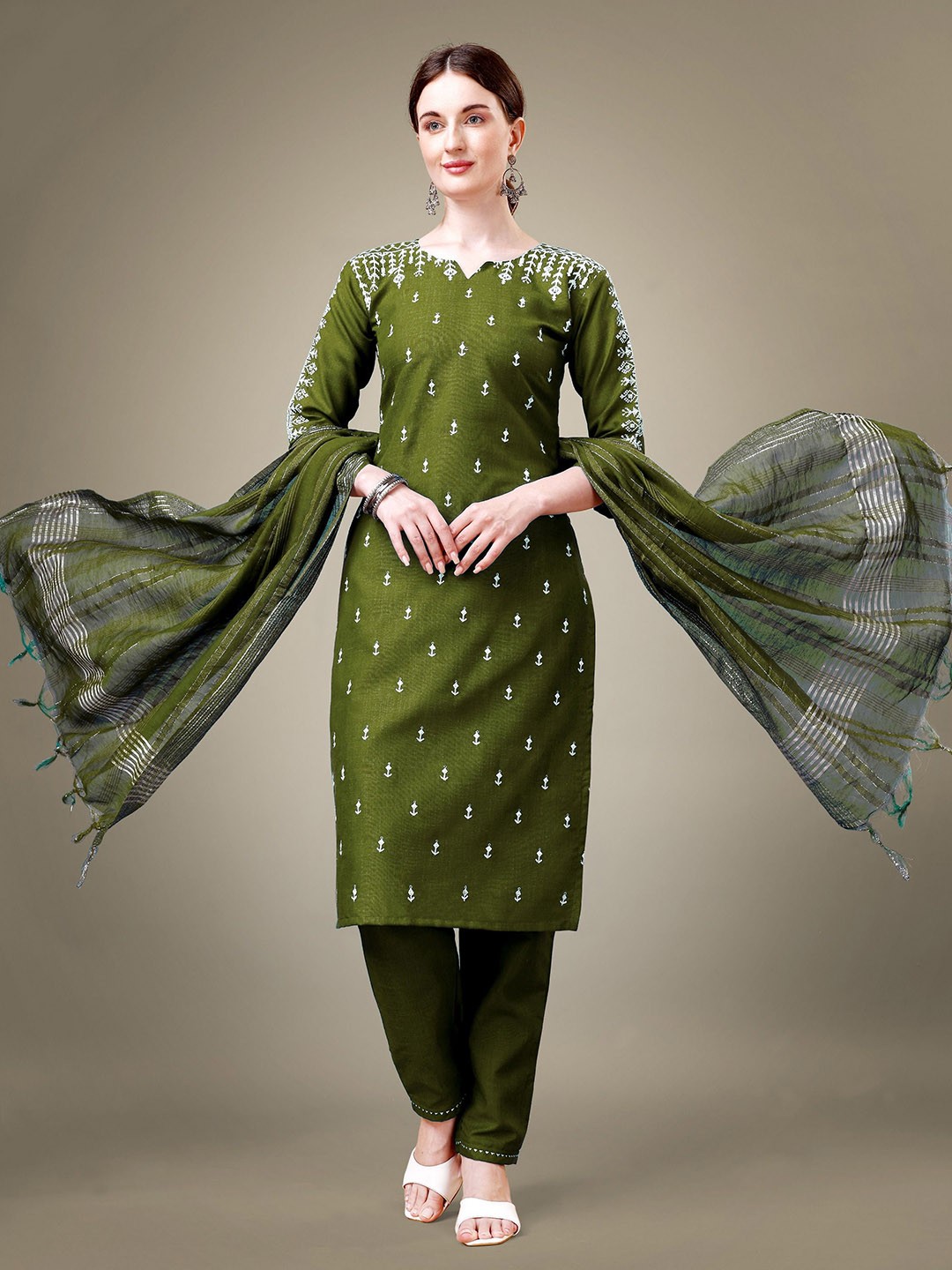 

BERISTON Women Floral Embroidered Regular Sequinned Kurta with Trousers & With Dupatta, Green