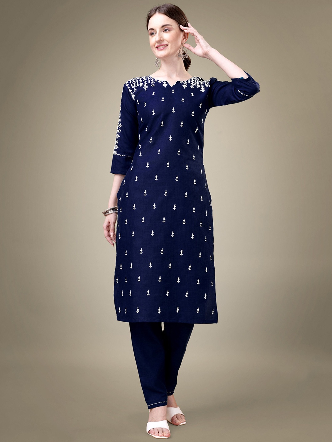 

BERISTON Women Ethnic Motifs Embroidered Regular Thread Work Kurta with Trousers, Navy blue