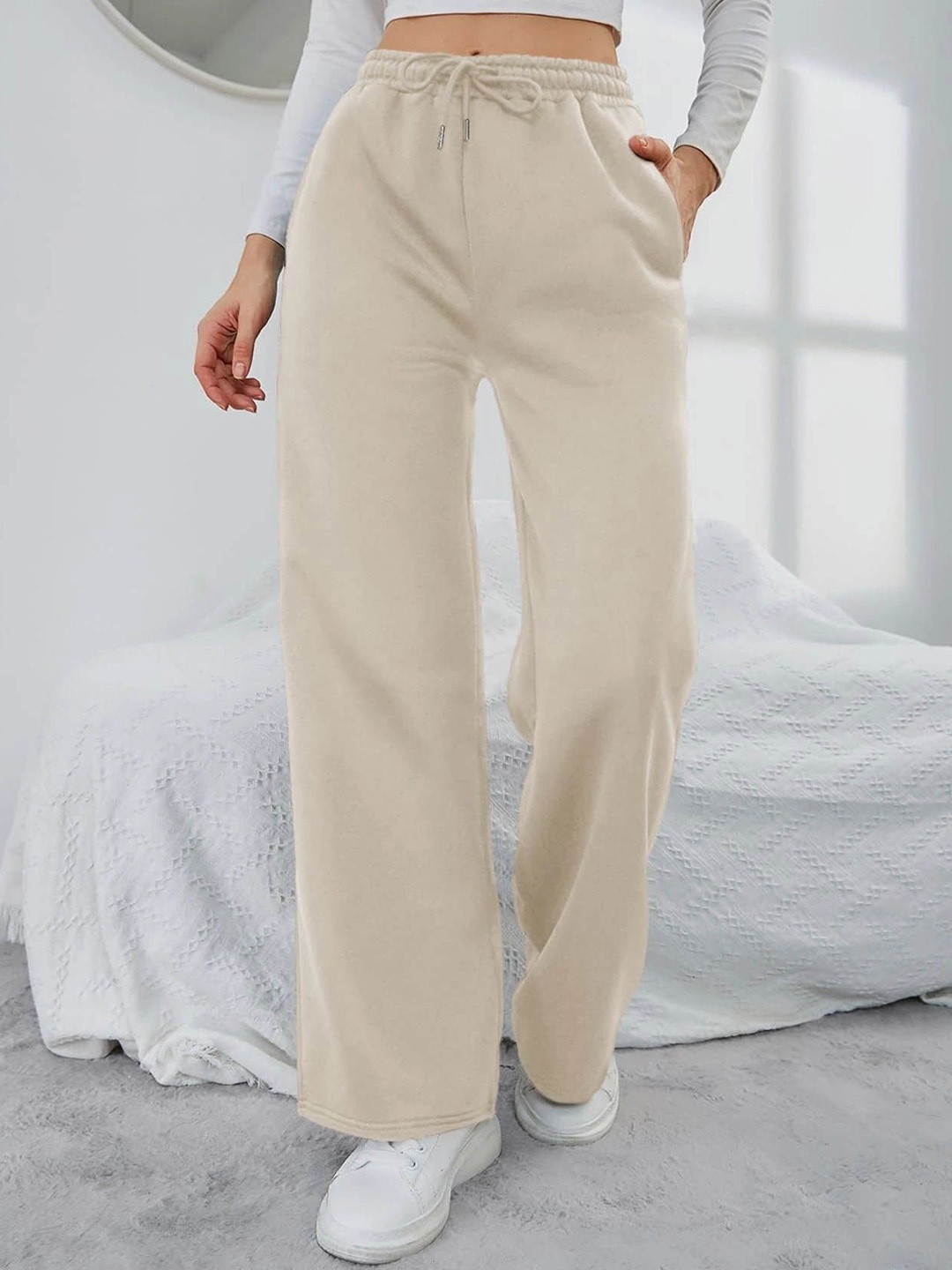 

FNOCKS Women e-Dry Technology Mid Rise Track Pants, Cream
