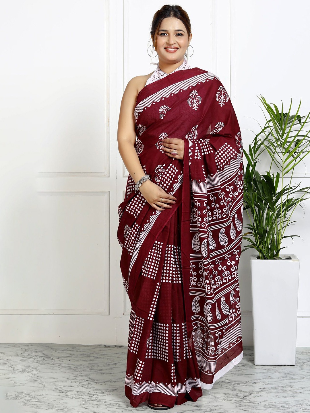 

JAIPURI PRINT Floral Pure Cotton Block Print Saree, Maroon