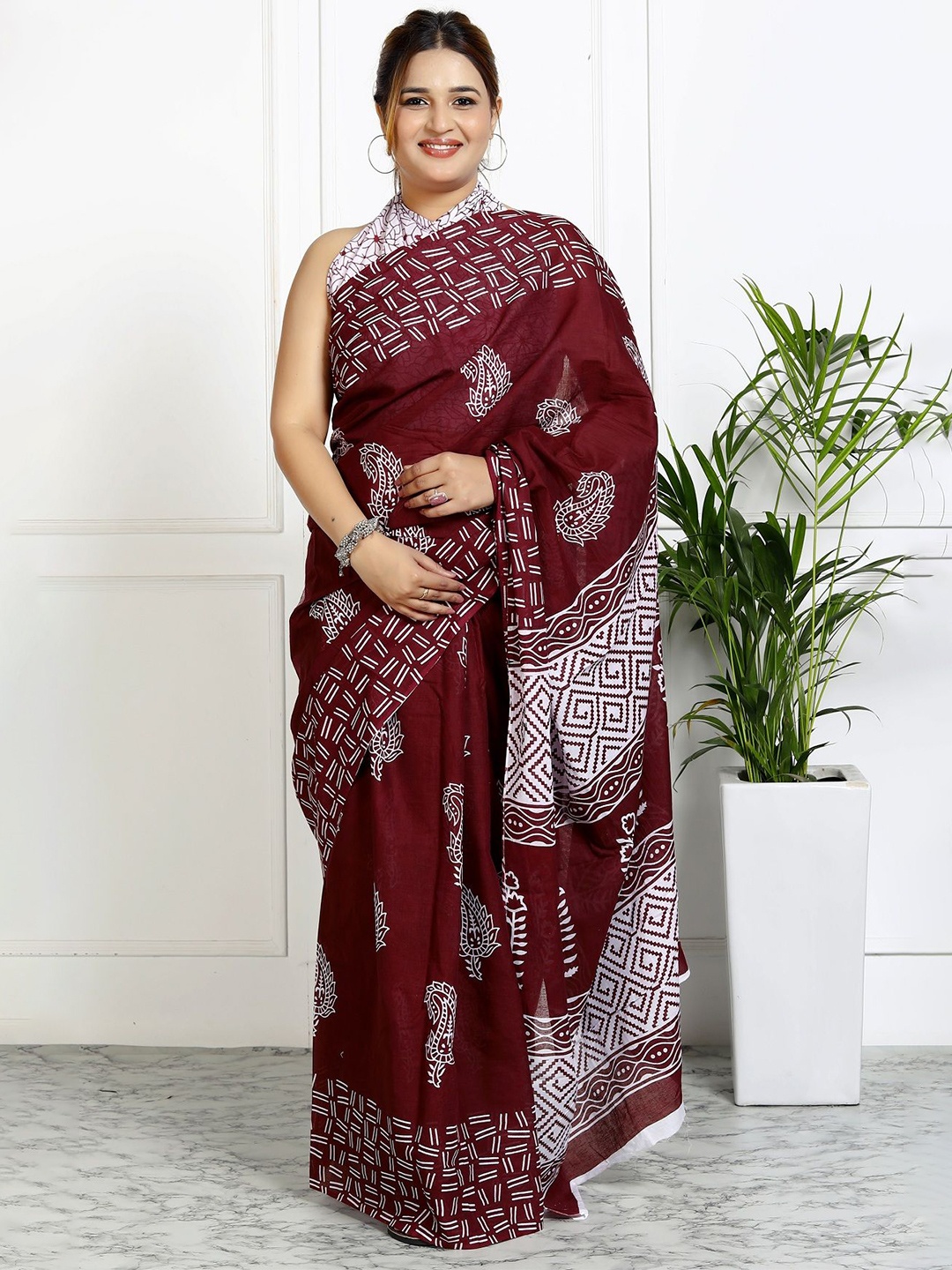 

JAIPURI PRINT Floral Pure Cotton Block Print Saree, Maroon