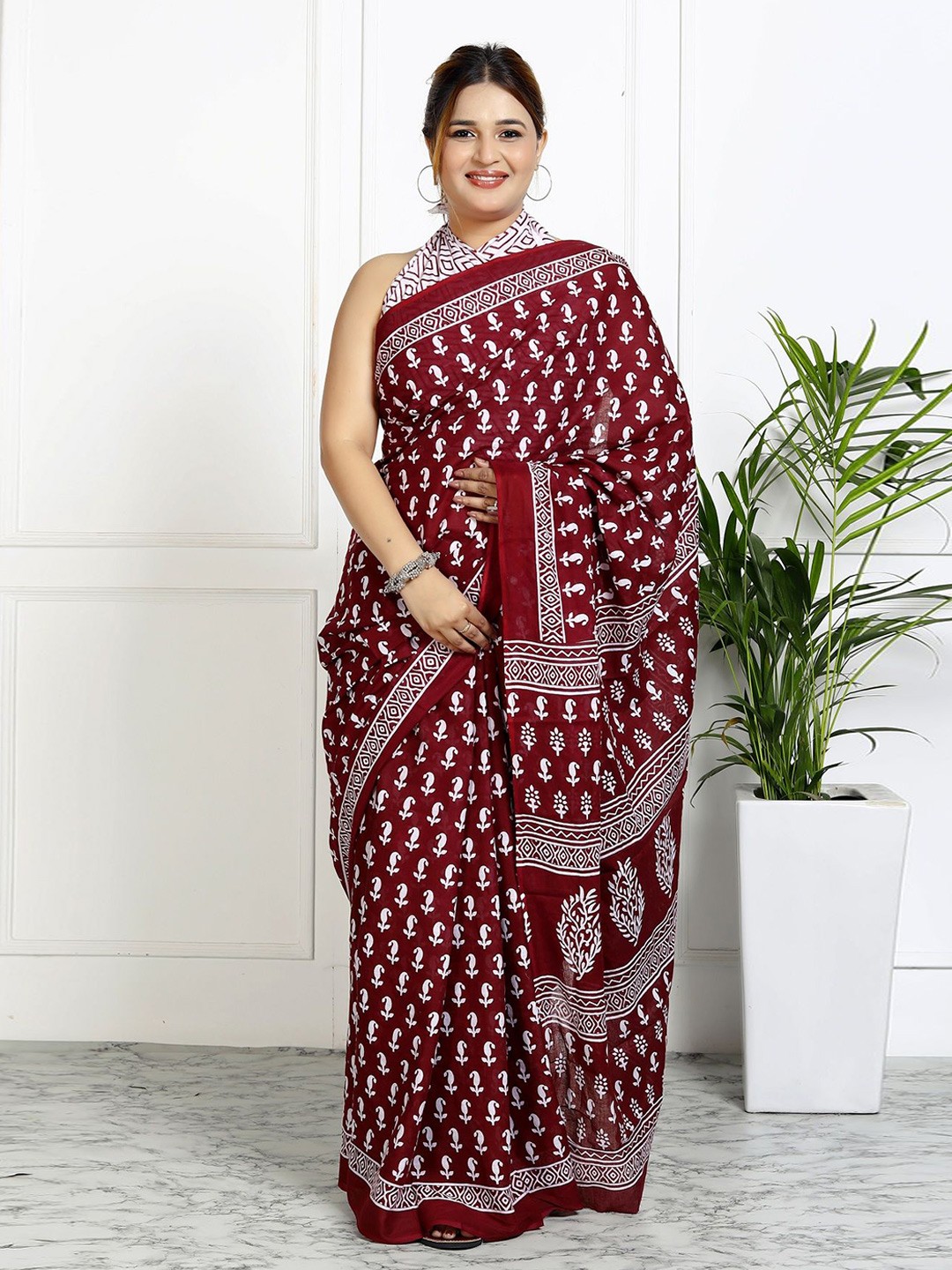 

JAIPURI PRINT Floral Pure Cotton Block Print Saree, Maroon