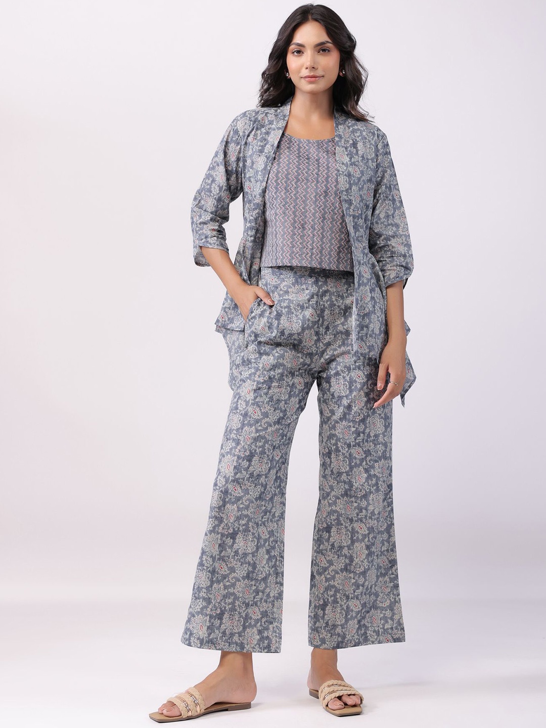 

JISORA Printed Top,Shrug With Trouser Co-Ords, Grey