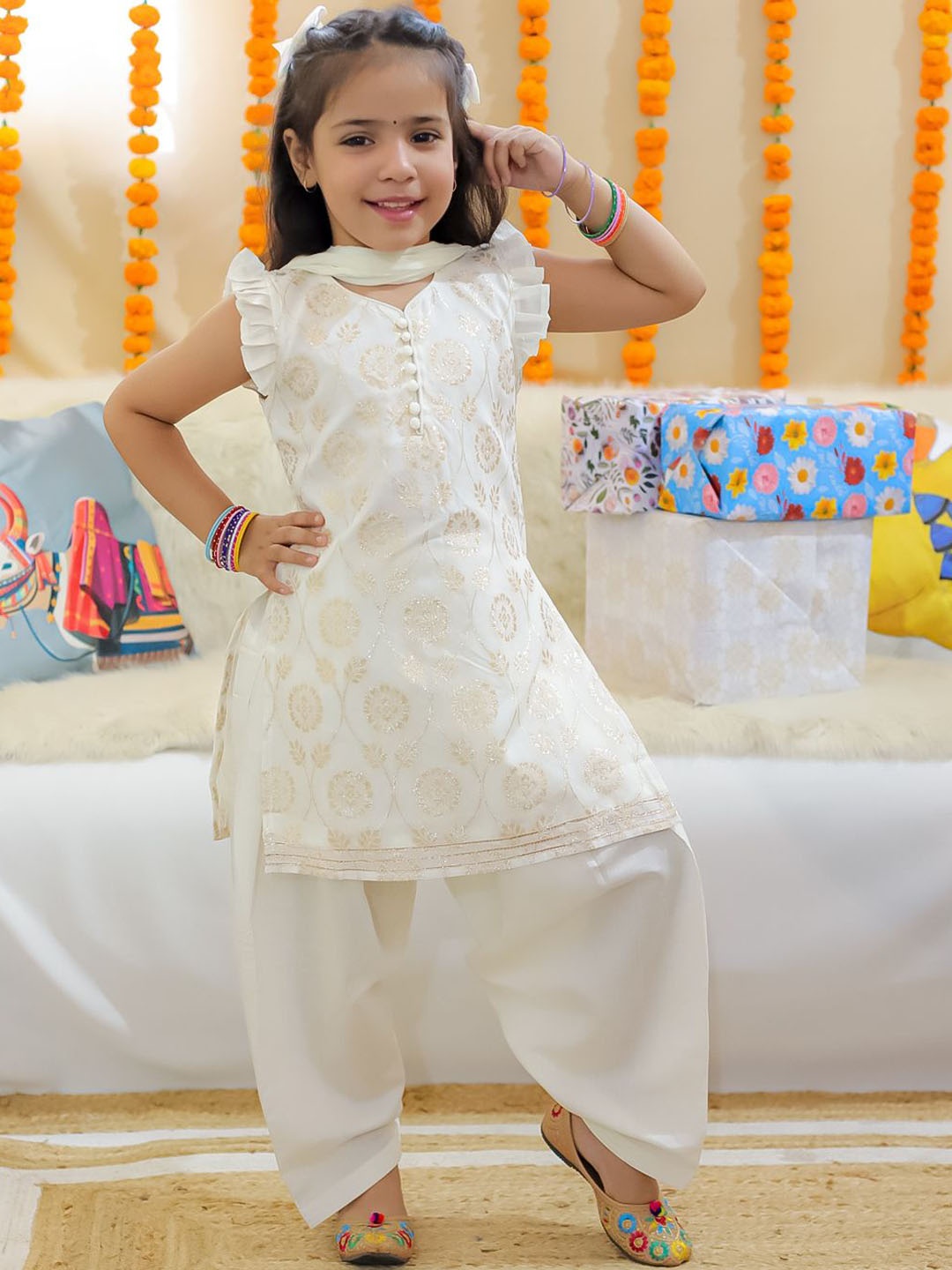 

BownBee Girls Floral Printed Regular Chanderi Silk Kurti with Salwar & With Dupatta, White