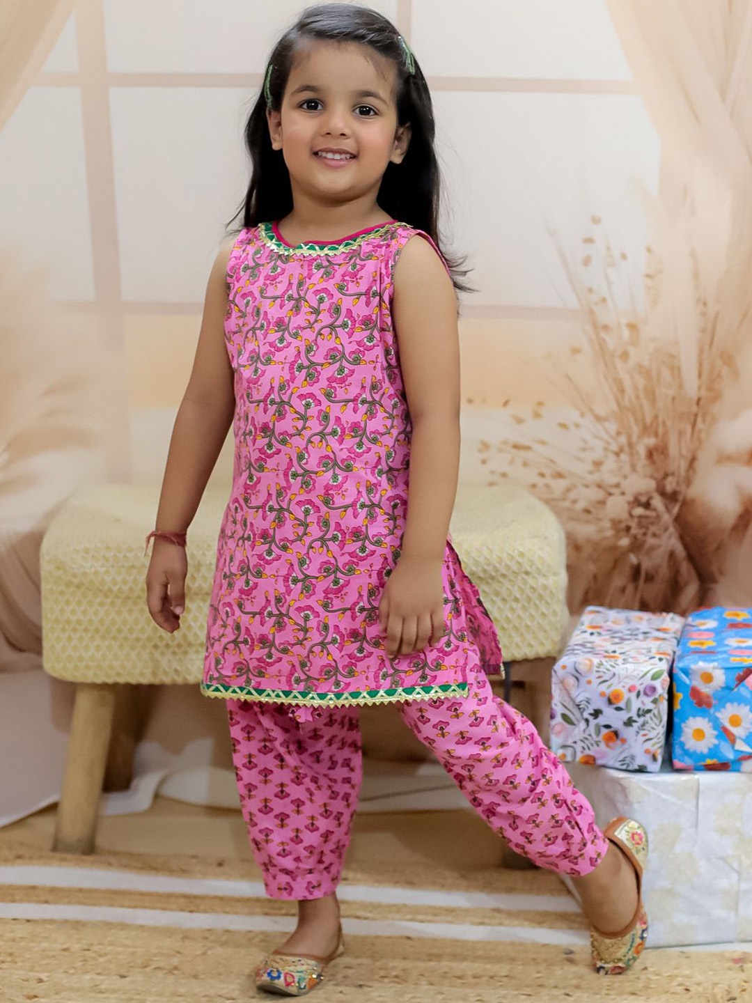 

BownBee Girls Floral Printed Regular Pure Cotton Kurti with Harem Pants, Pink