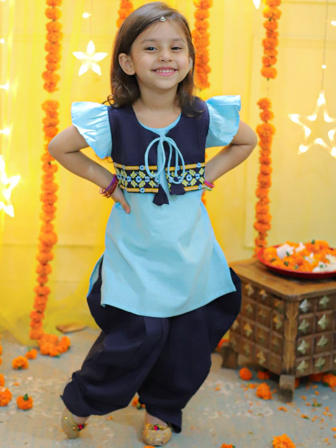 

BownBee Girls Paisley Embroidered Regular Pure Cotton Kurta with Dhoti Pants, Blue