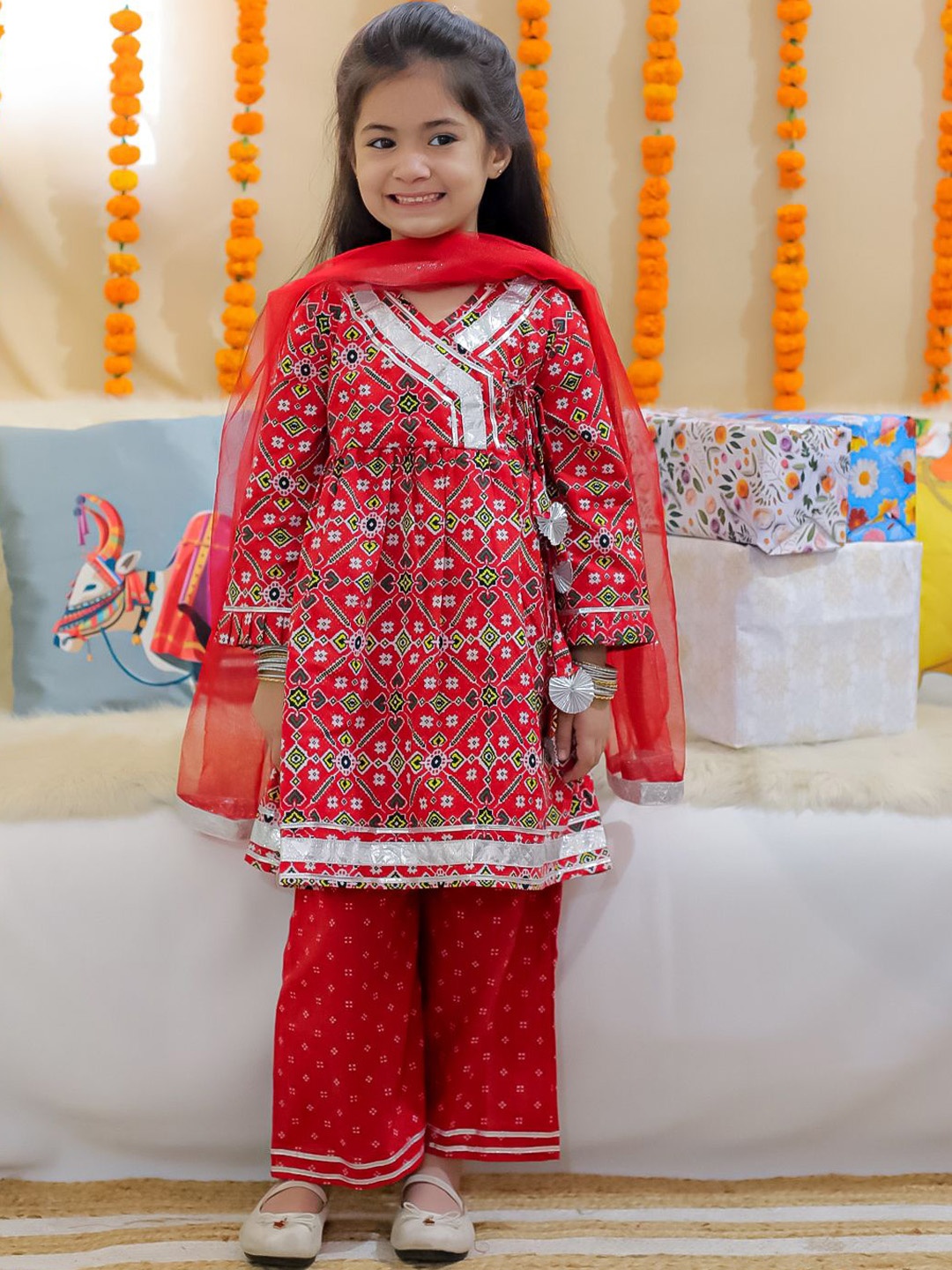 

BownBee Girls Printed Regular Pure Cotton Kurti with Trousers & With Dupatta, Red