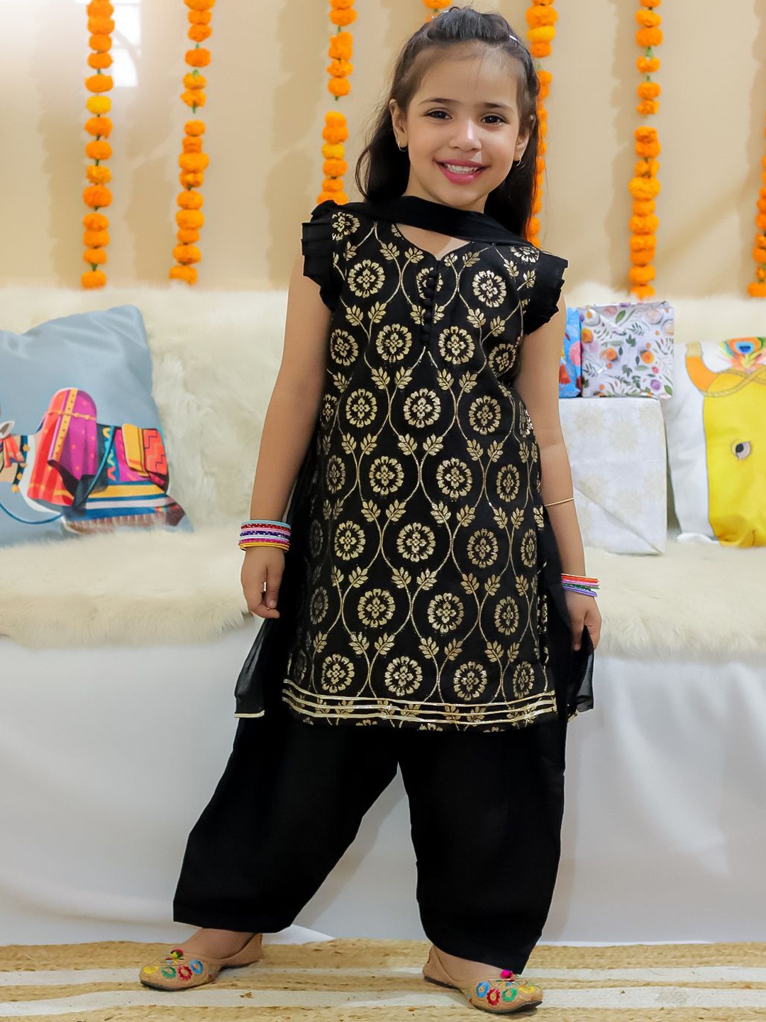 

BownBee Girls Floral Printed Regular Chanderi Silk Kurta with Salwar & With Dupatta, Black