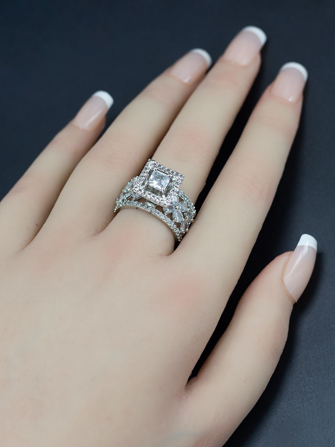 

PRIVIU Rhodium-Plated AD Stone Studded Finger Ring, Silver