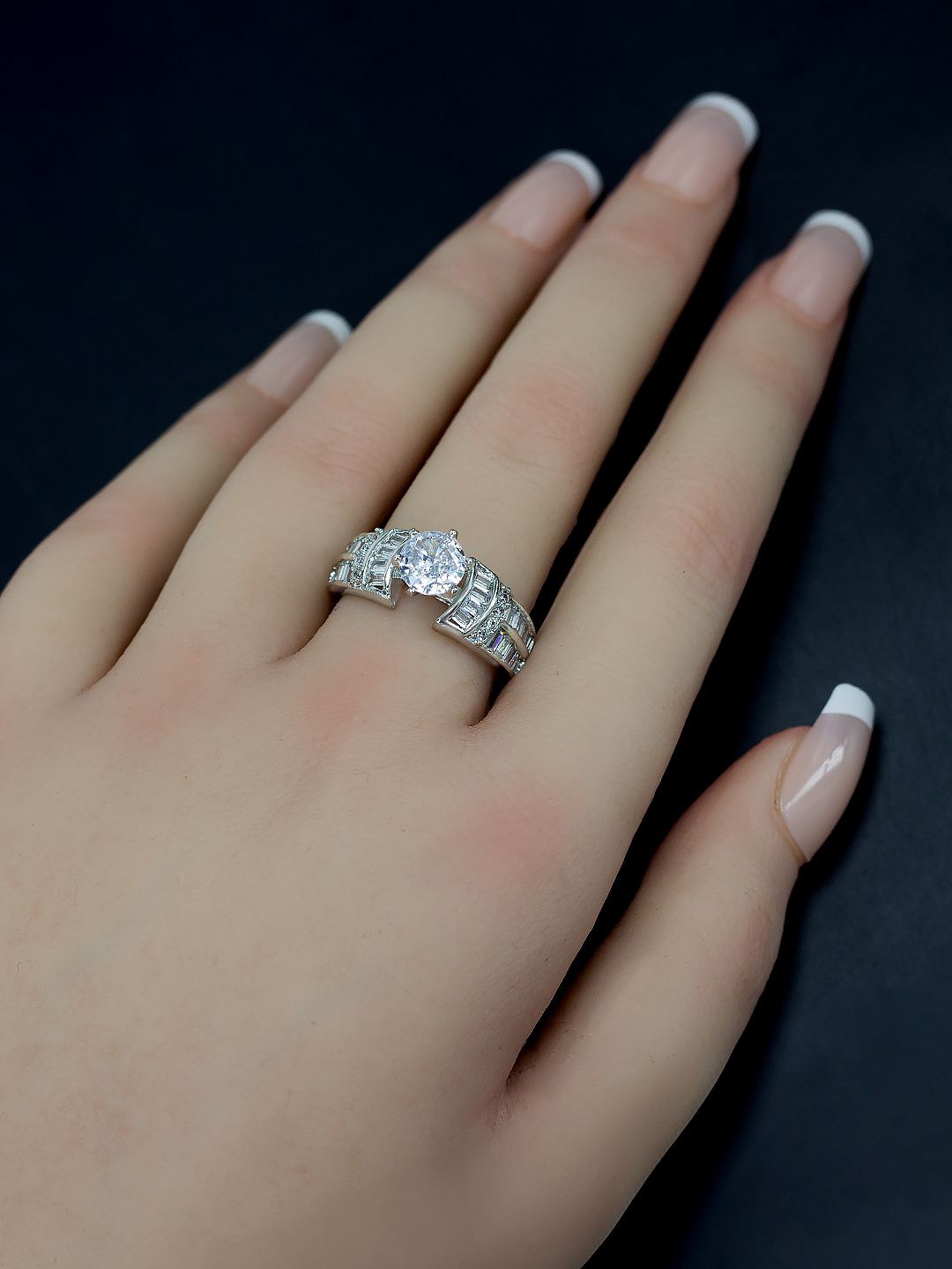 

PRIVIU Rhodium Plated American Diamond Stone Studded Finger Ring, Silver
