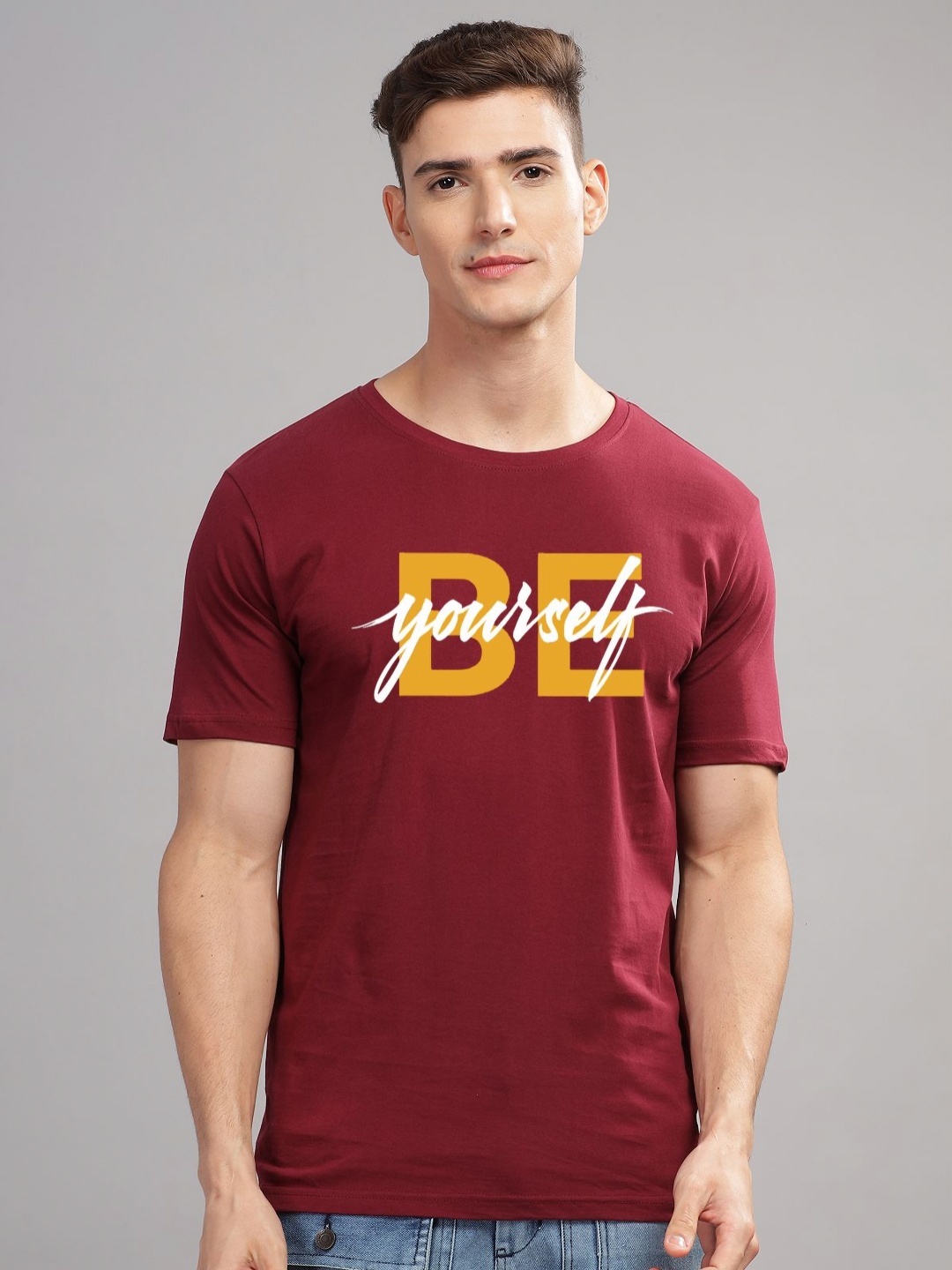 

ADRO Men Typography Printed Applique T-shirt, Maroon