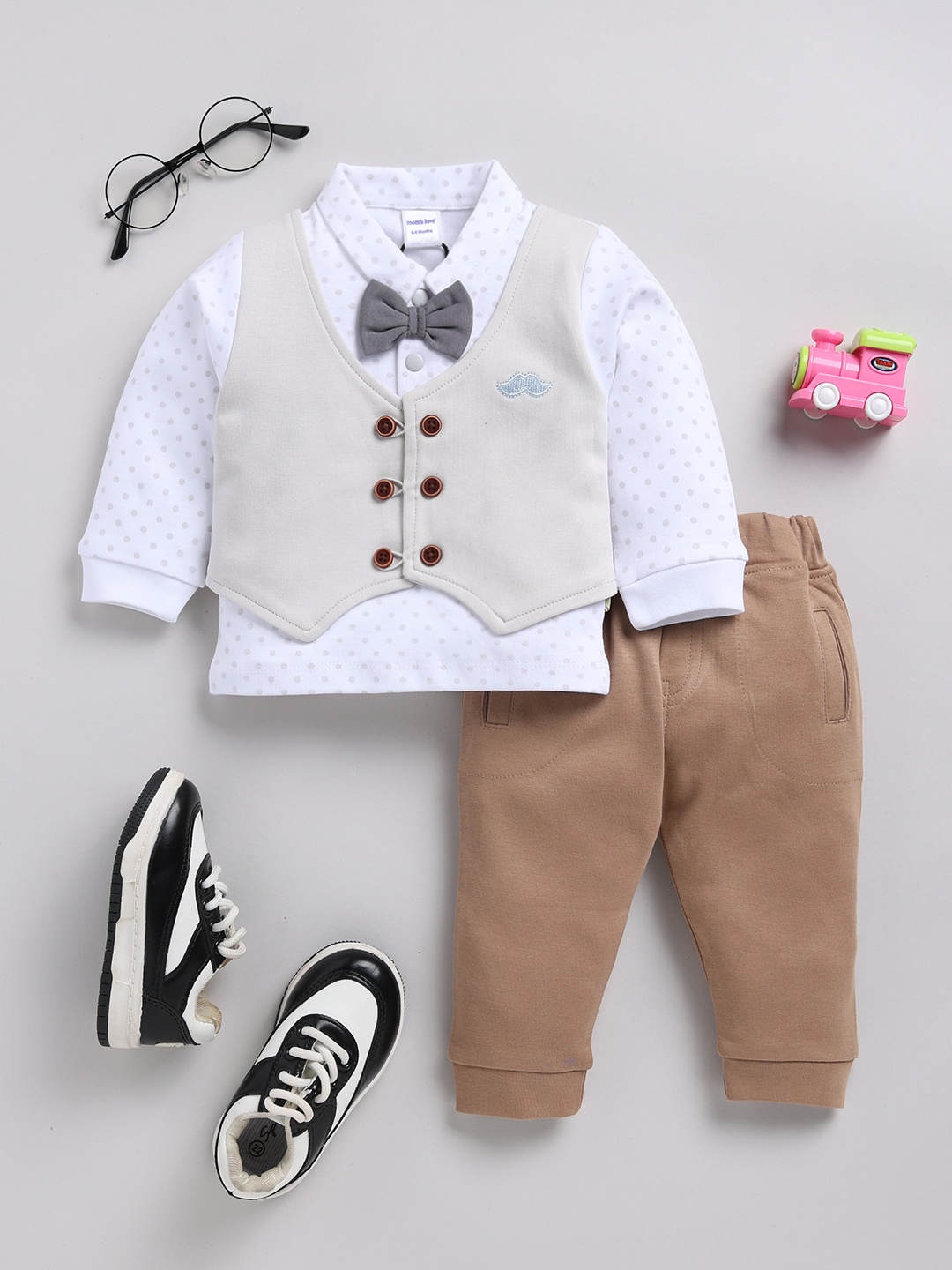

Moms Love Infant Boys Pure Cotton Colourblocked T-shirt With Joggers, White