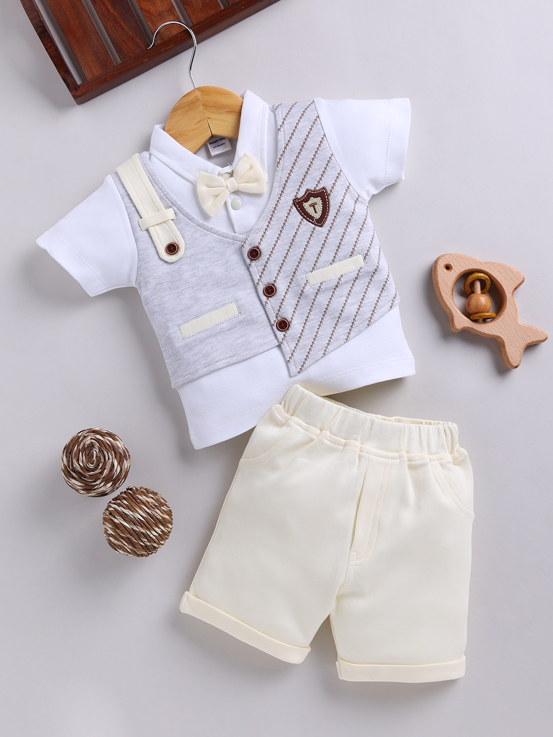 

Moms Love Infant Boys Pure Cotton T-shirt With Shorts, White