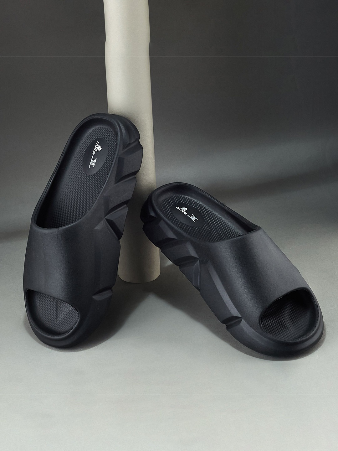 

Duke Men Rubber Sliders, Black