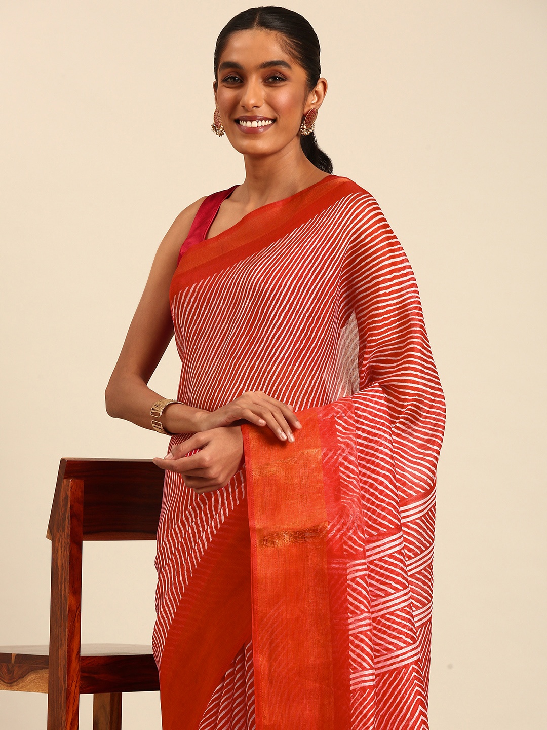 

HERE&NOW Leheriya Printed Zari Saree, Red