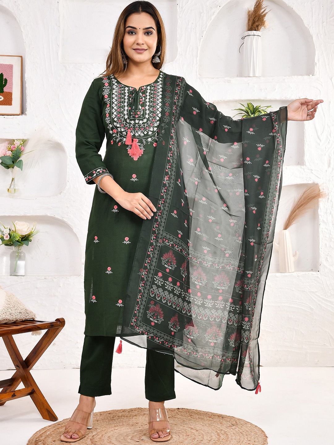 

JAIPUR ETHNIC Women Floral Embroidered Regular Thread Work Pure Cotton Kurta with Trousers & With Dupatta, Green