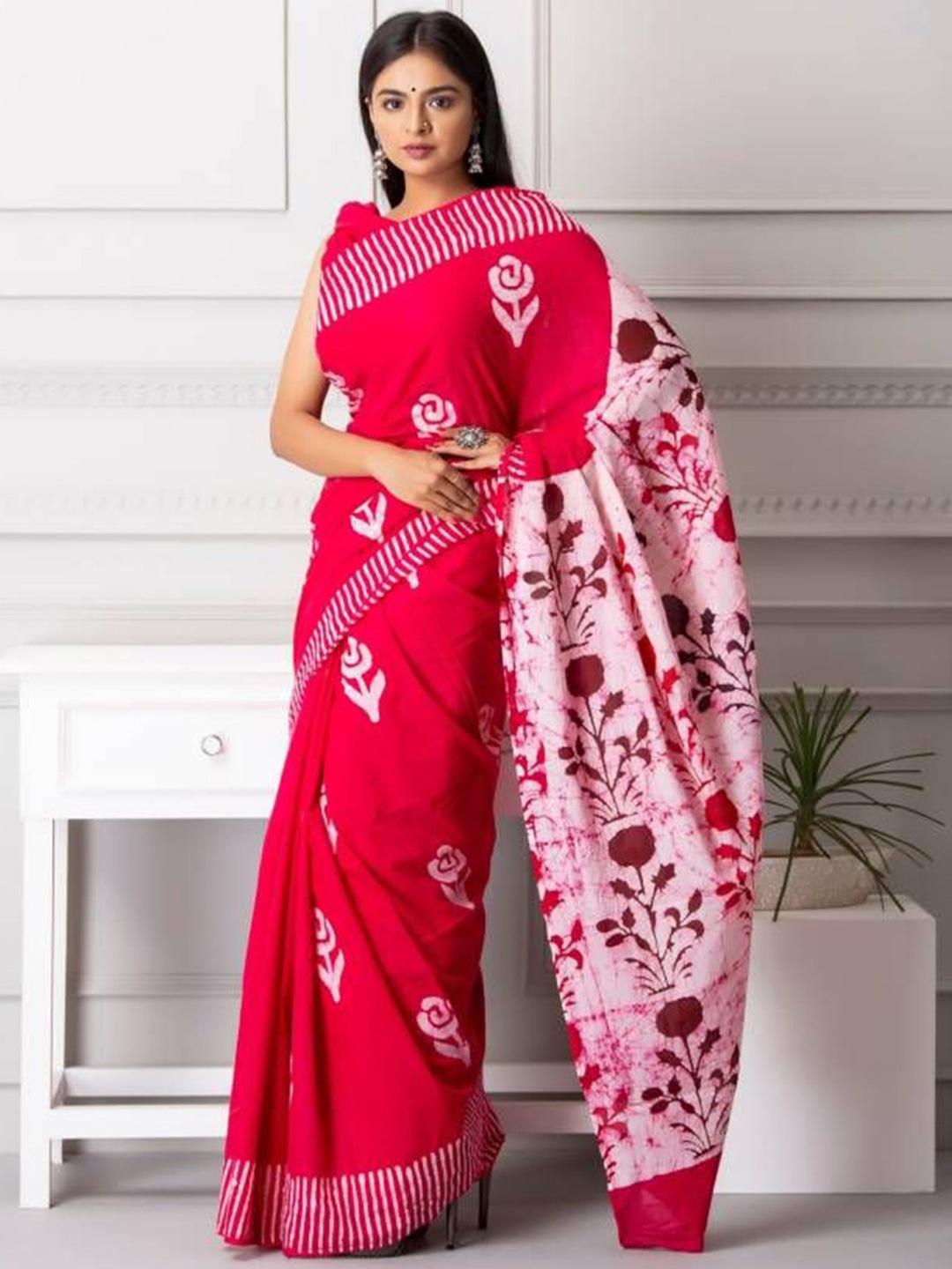 

JAIPURI PRINT Ethnic Motifs Pure Cotton Bagru Saree, Red