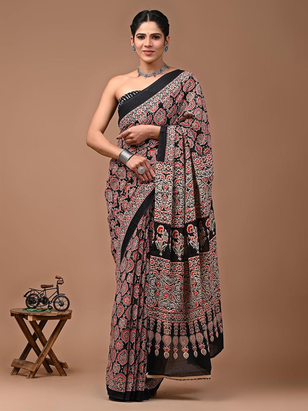 

JAIPURI PRINT Ethnic Motifs Pure Cotton Bagru Saree, Black